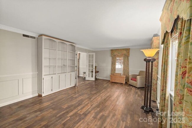 Foto del edificio - 4 Bedroom 2.5 Bath Home In Conover! Tours available starting March 1st!