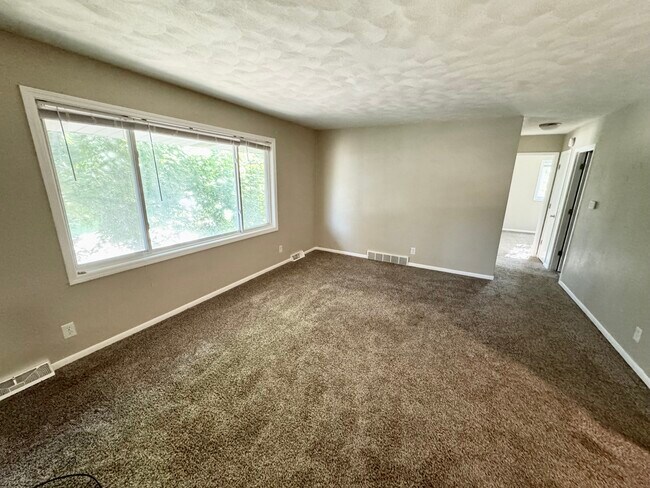 Living Room - 503 W Valley Dr