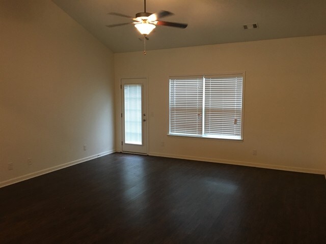 Building Photo - 209 Crooked Oaks Drive