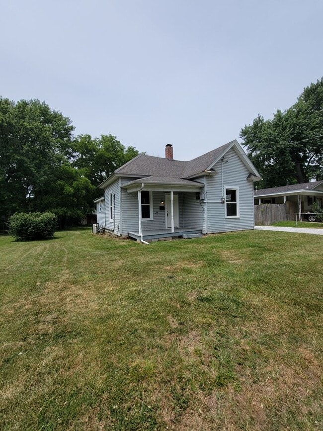 Building Photo - 2209 N Travis Ave