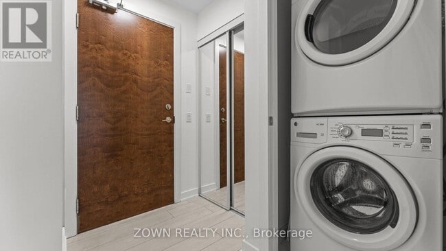 Building Photo - 2220 Lake Shore Blvd W