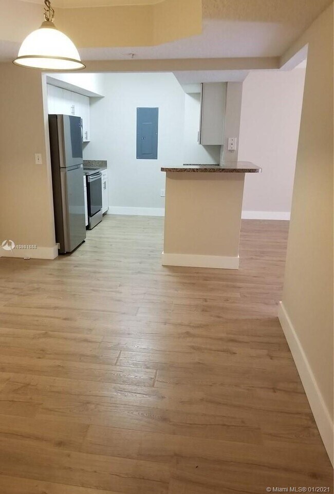 Foto del edificio - 215 SW 117th Terrace