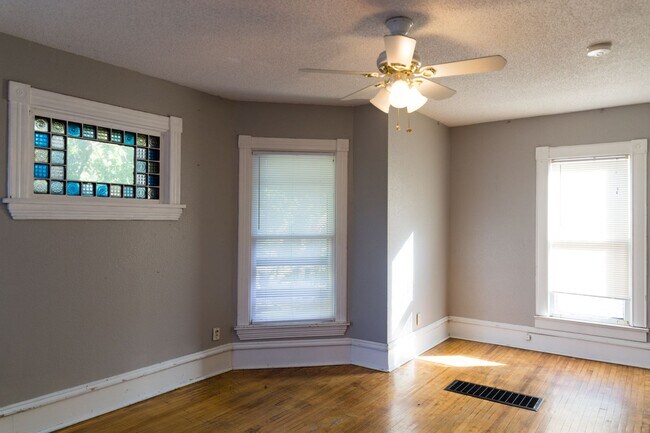 Foto del edificio - Prime 5 Bedroom in Dinkytown close to the U of M!