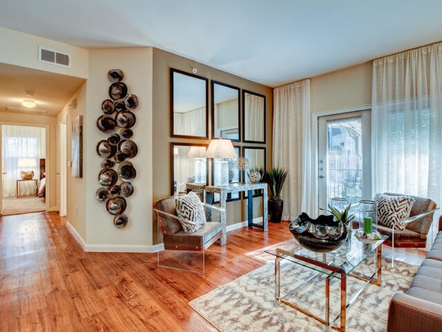 Foto principal - 701 E Stassney Ln