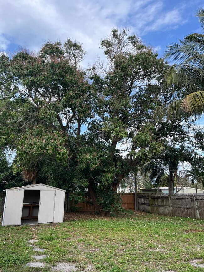 Foto del edificio - 511 W Palm St