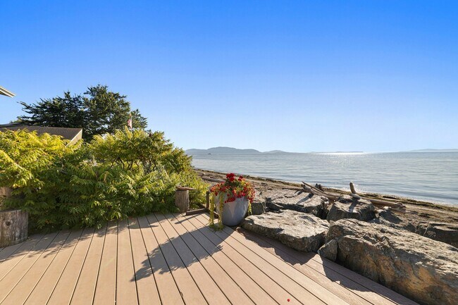 Building Photo - 4825 Sucia Dr