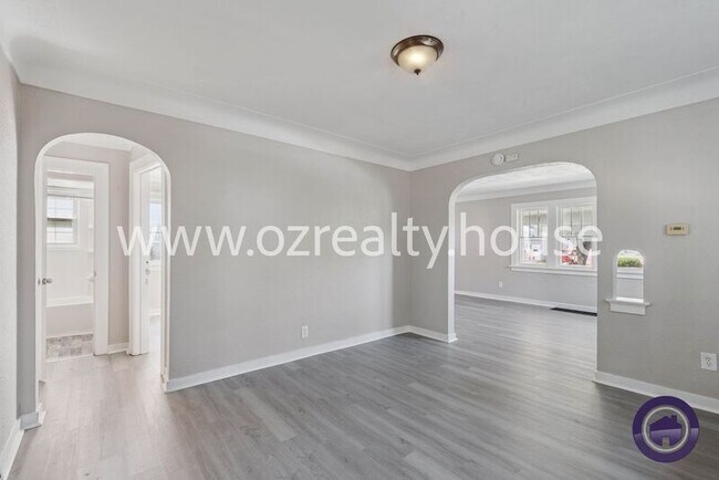 Foto del edificio - 1263 Crestwood Rd