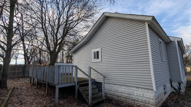 Foto del edificio - Charming 3-bedroom, 1-bathroom home located in the heart of Akron