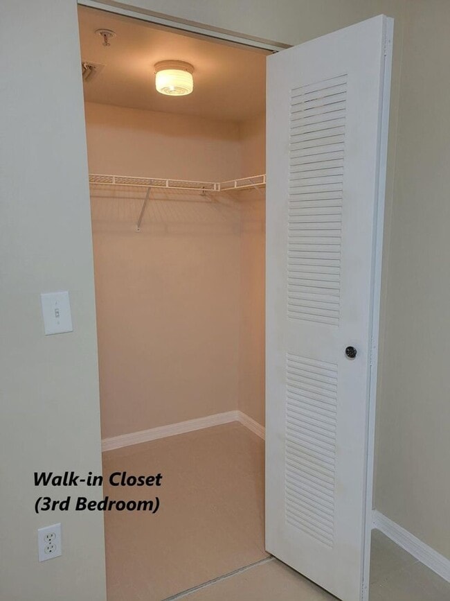 Foto del edificio - 1400 Crestwood Ct S