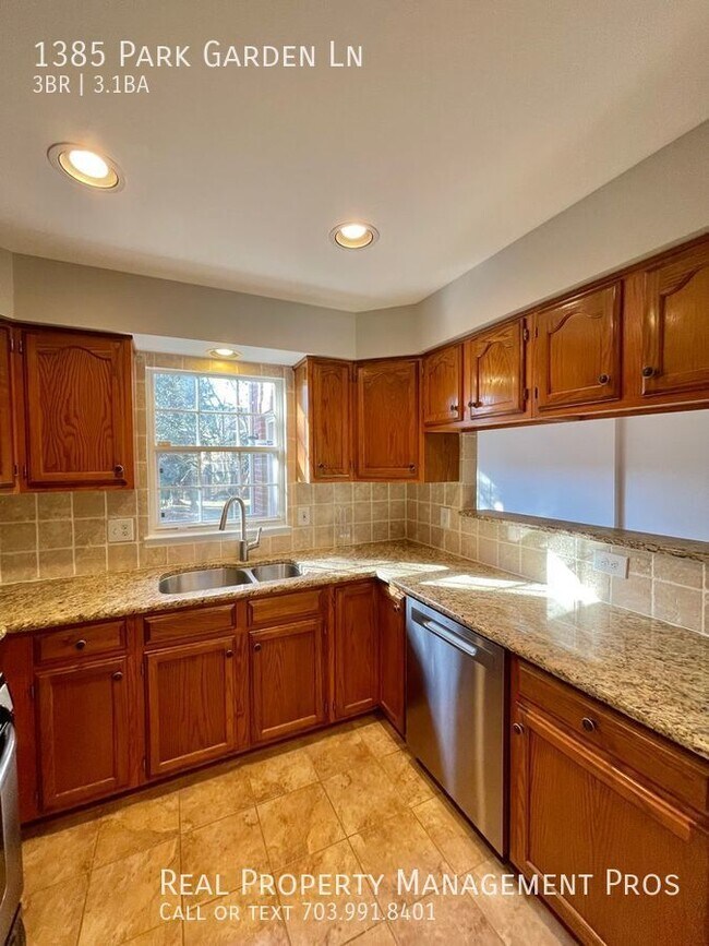 Foto del edificio - 1385 Park Garden Ln