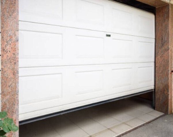 Garage - 2701 W 24th Ter