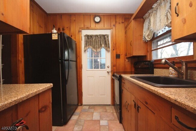 Foto del edificio - 440 E Shore Trail