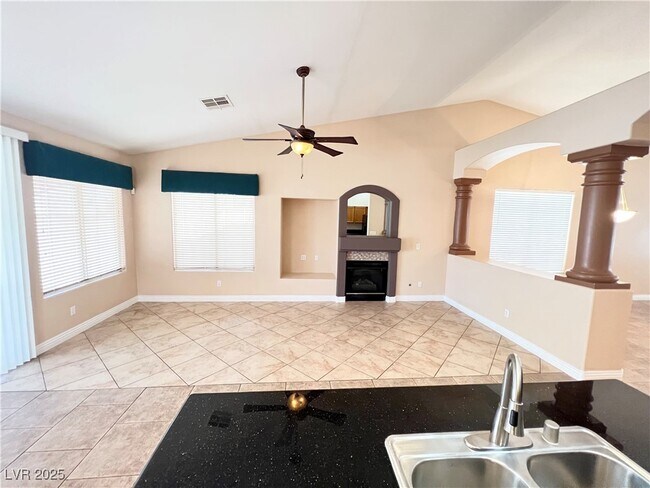 Building Photo - 258 Whitewater Village Ct
