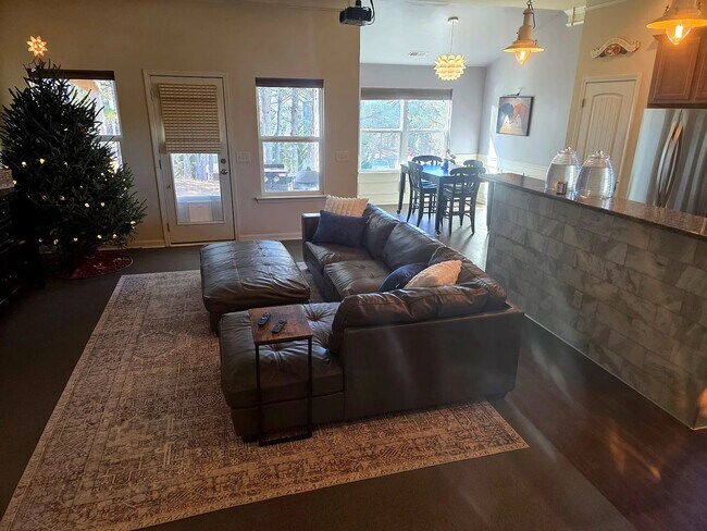 Foto del edificio - Room in House on Katielee Cove