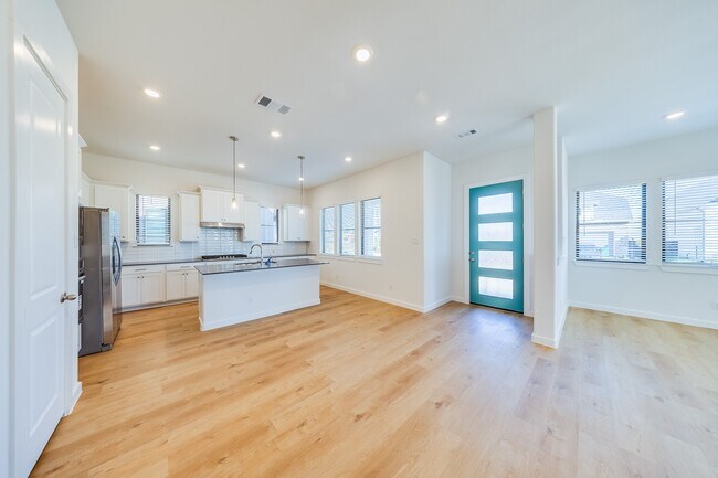 Building Photo - 3235 Home Ct