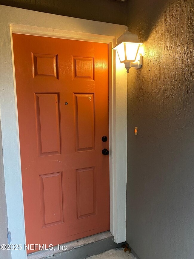 Building Photo - 1800 Green Springs Cir