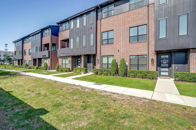 Building Photo - 2818 Addison Park Ln