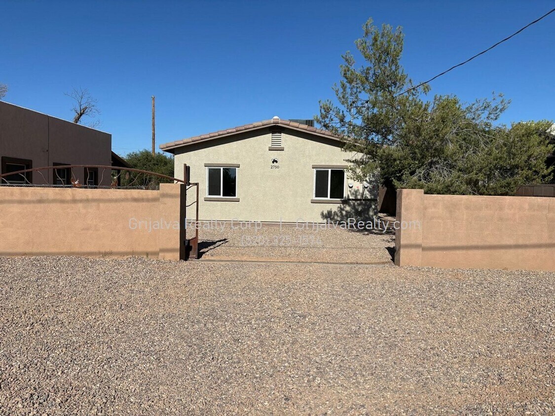 Primary Photo - 2750 La Verne Ave N