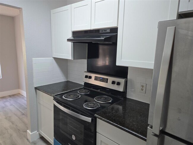 Foto del edificio - 10001 Parliament House Rd