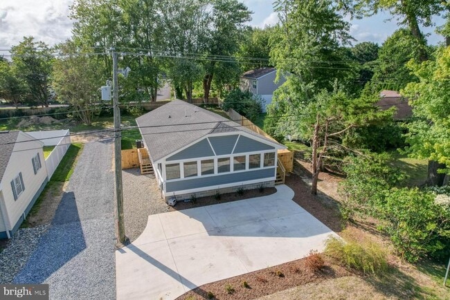 Building Photo - 705 Country Club Rd