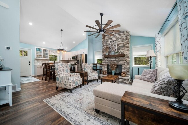 Building Photo - Tranquil Waters - Furnished Monthly Rental