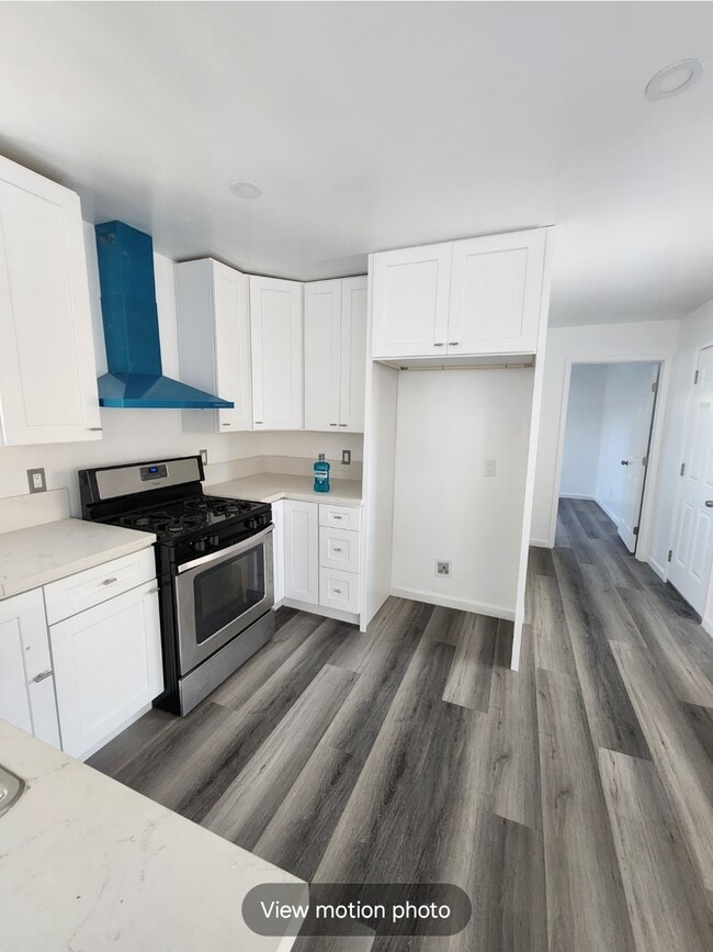 Building Photo - 1531 W 71st St