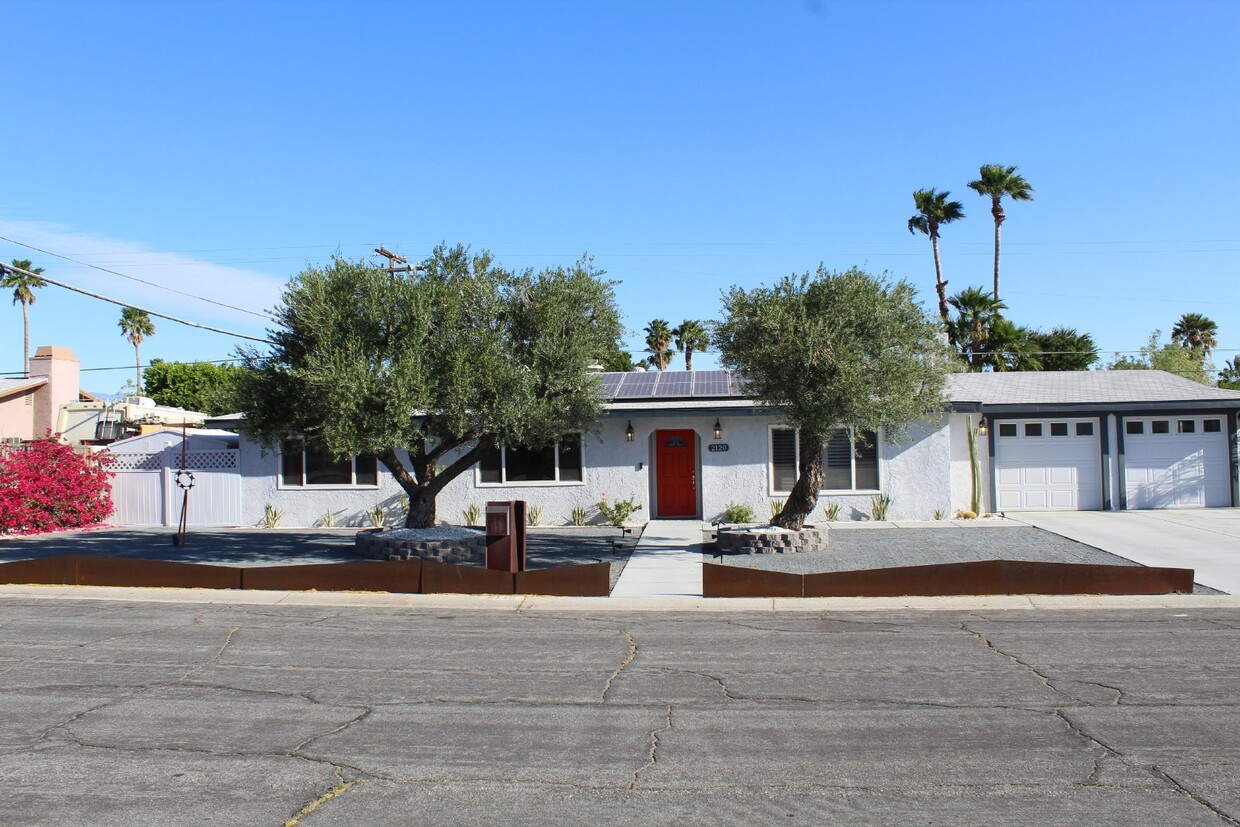 Primary Photo - Palm Springs Paradise!