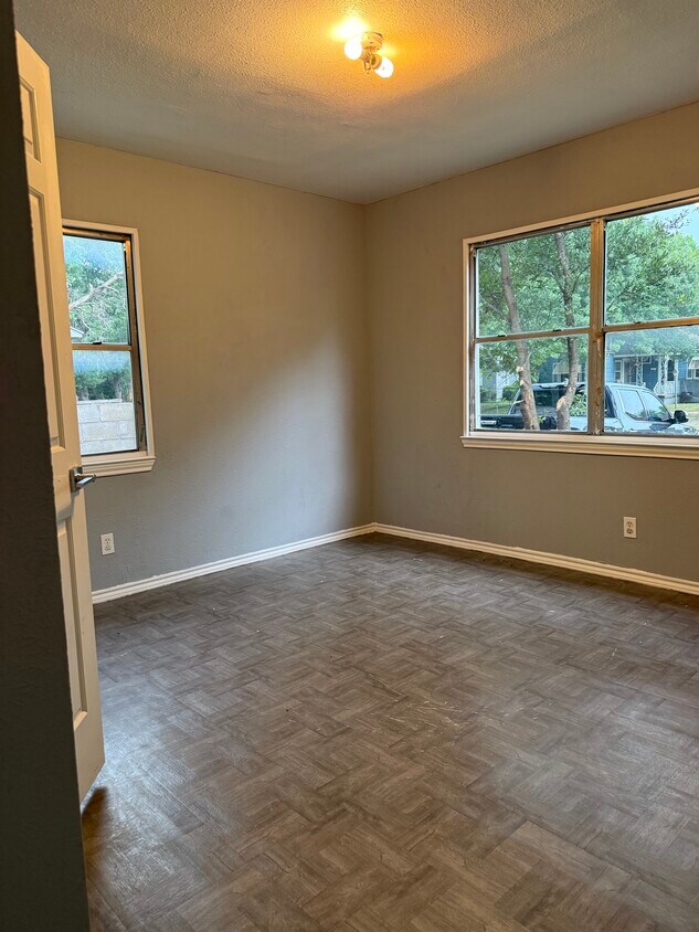 Building Photo - 2919 Shadow Wood Dr