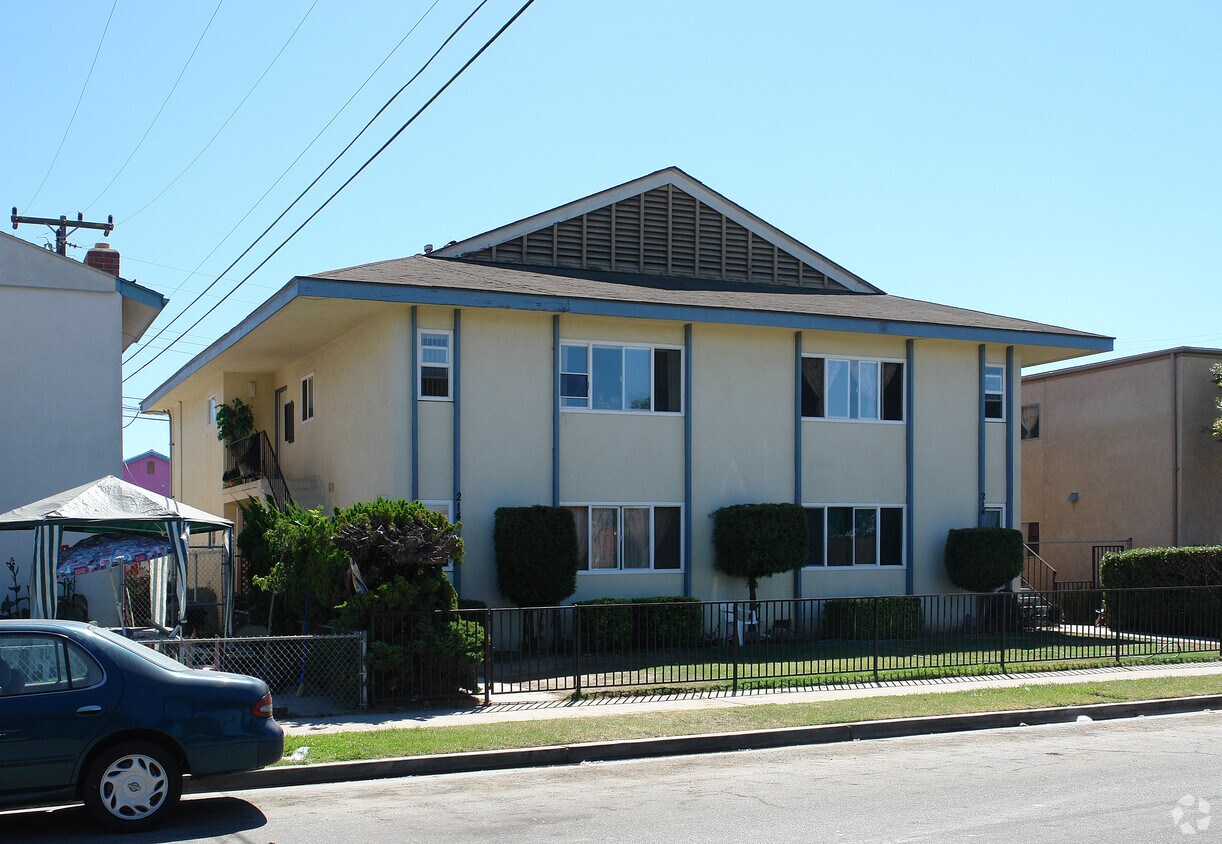 Building Photo - 214 Canterbury Way