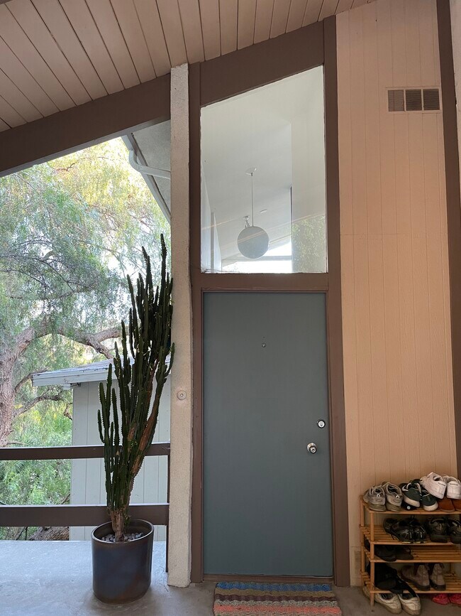 Building Photo - 1230 Montecito Dr