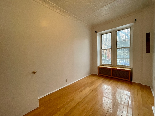 Building Photo - 326 E 120th St