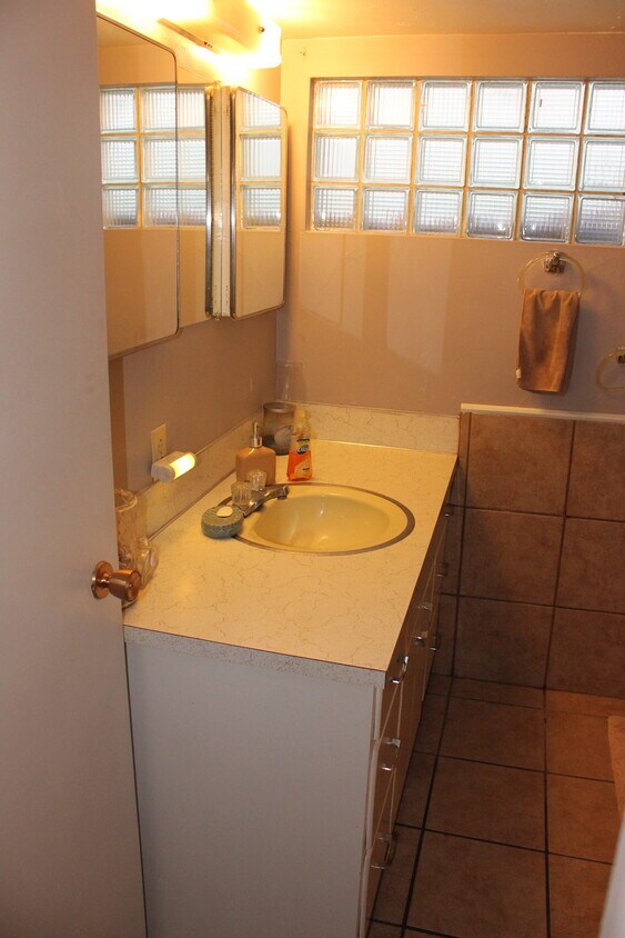 Bathroom - 274 N 300 W
