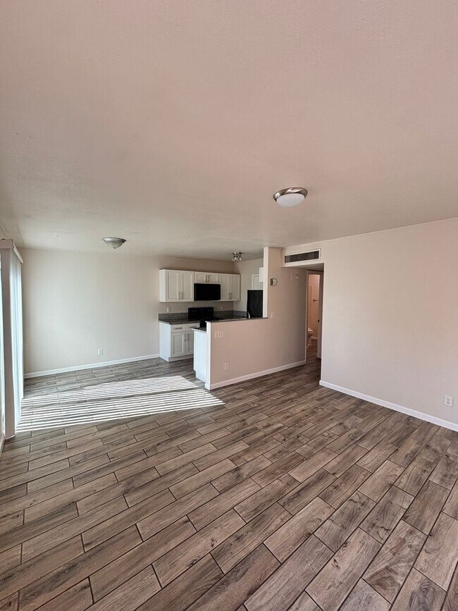Building Photo - 3068 N Edith Blvd