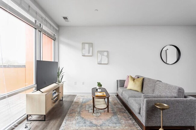 Building Photo - 747 N College Ave