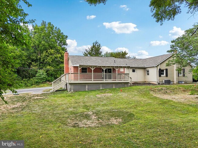Building Photo - 3547 Hopeland Rd