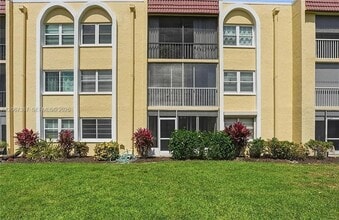 Building Photo - 1085 Forest Lakes Dr