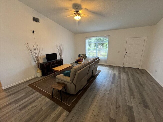 Foto del edificio - 2466 Logsdon St
