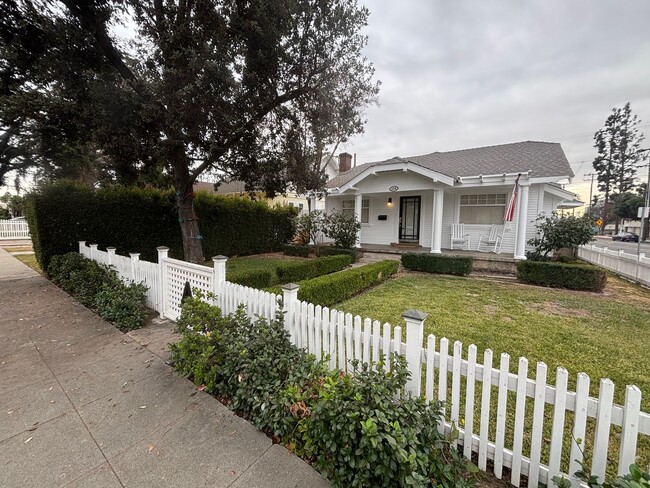 Building Photo - Charming Craftsman Home in Great Covina Lo...