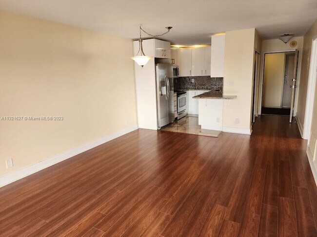 Foto del edificio - 900 NE 18th Ave