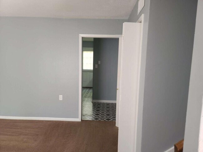 Foto del edificio - 329 E. Sixth St. #2