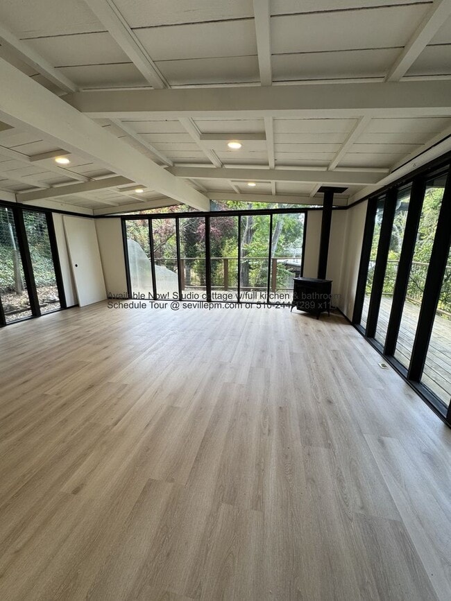 Building Photo - A KENSINGTON HILLS UNIQUE SERENE STUDIO Co...