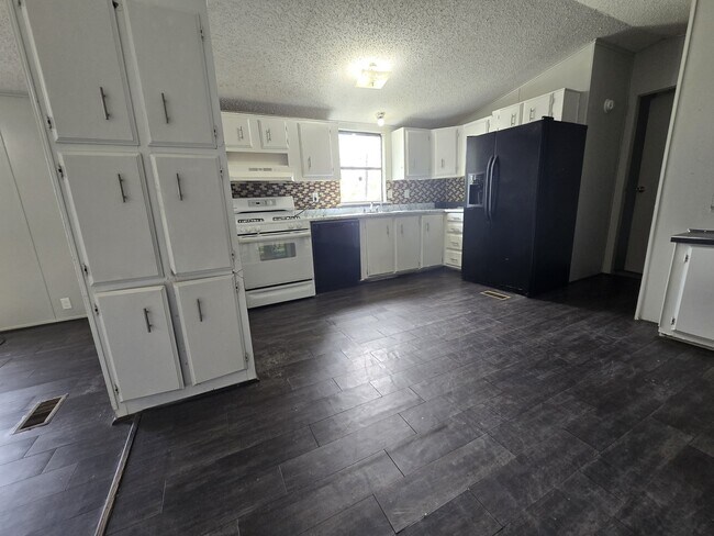 Building Photo - 1449 Beach Airport Rd