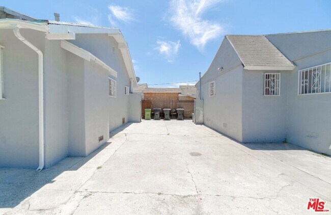 Foto del edificio - 12015 S Willowbrook Ave