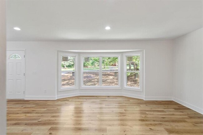 Foto del edificio - 1129 Pinehurst Rd