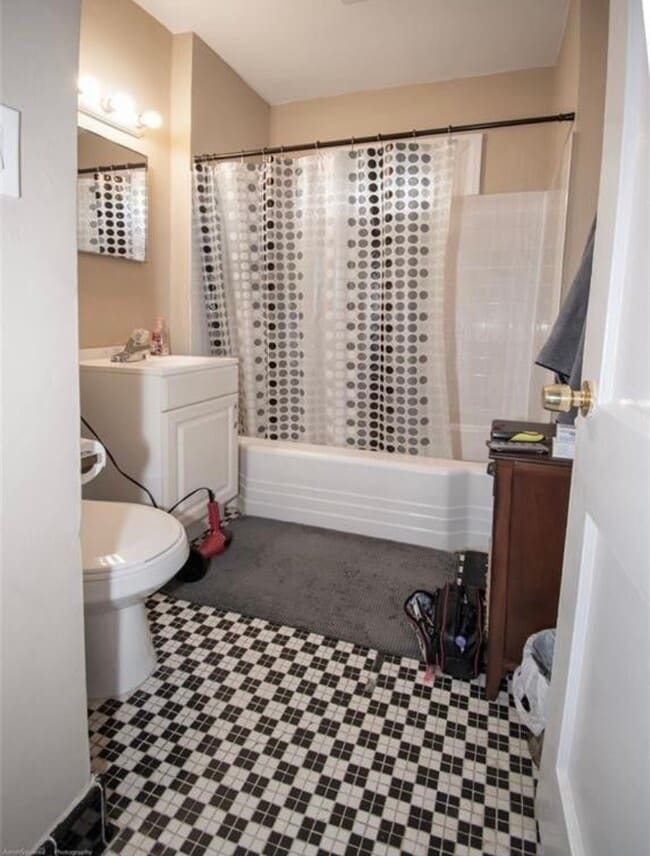 Building Photo - 607 Colonial Cir SE