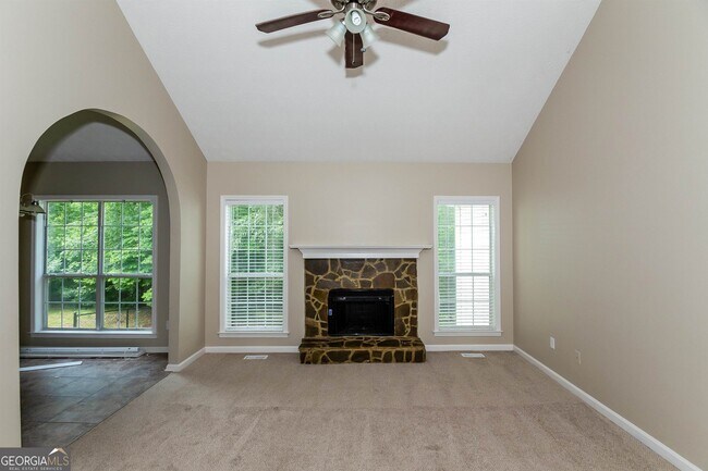 Building Photo - 121 Aristocratic Way