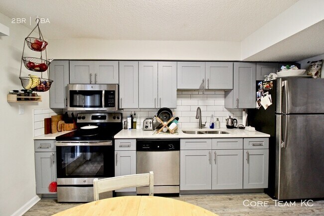 Building Photo - 2 Bedroom Close To KU Med!