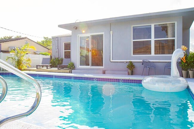 Foto del edificio - 1613 N 16th Ct