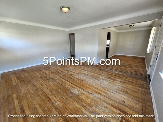 Foto del edificio - 18312 Hazelwood Ave