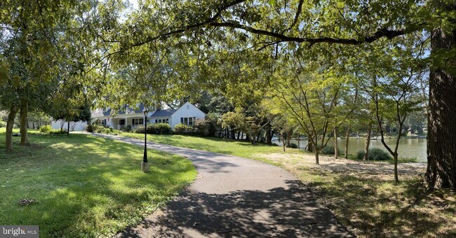 Foto del edificio - 2074 Maidstone Farm Rd